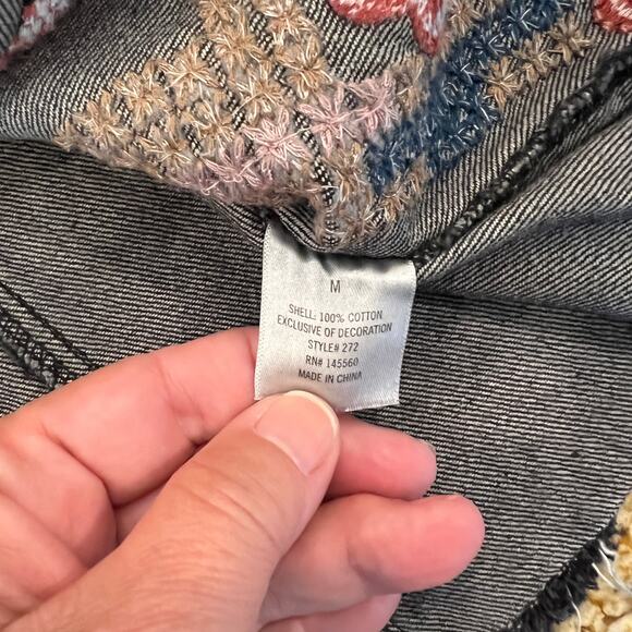 **NWT Francesca's Mi ami Black Floral Embroidered Jean/Denim Jacket -SIZE MEDIUM - Picture 8 of 8